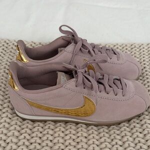 Nike Women's Mauve Sneakers